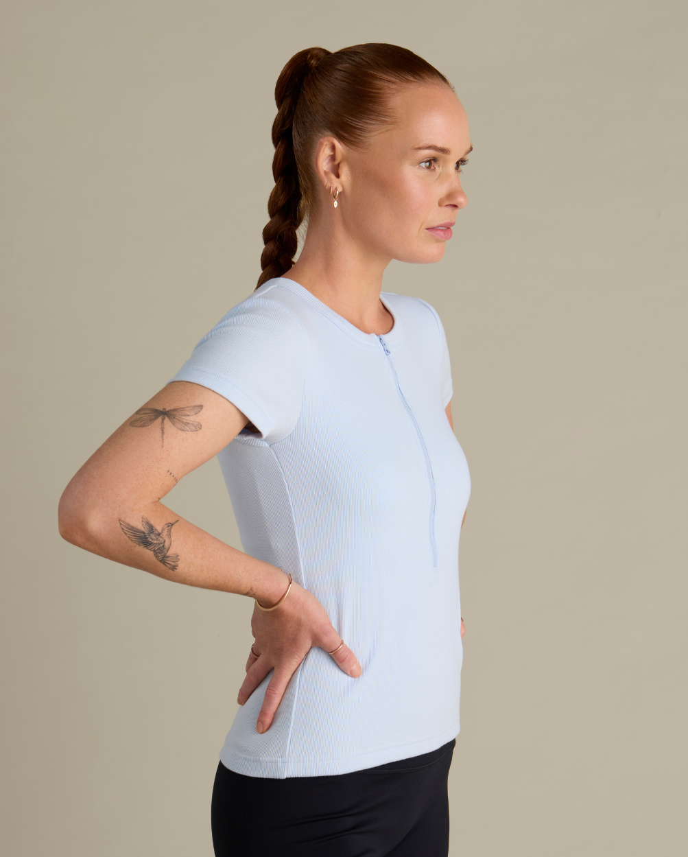 Jaimee wears size S. Normally wears AU size 6-8. Cup size 10B.