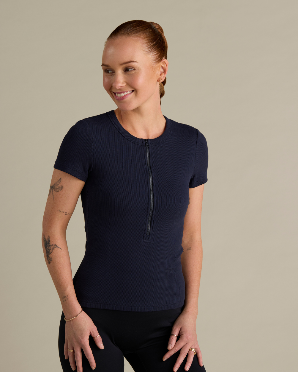 Jaimee wears size S. Normally wears AU size 6-8. Cup size 10B.