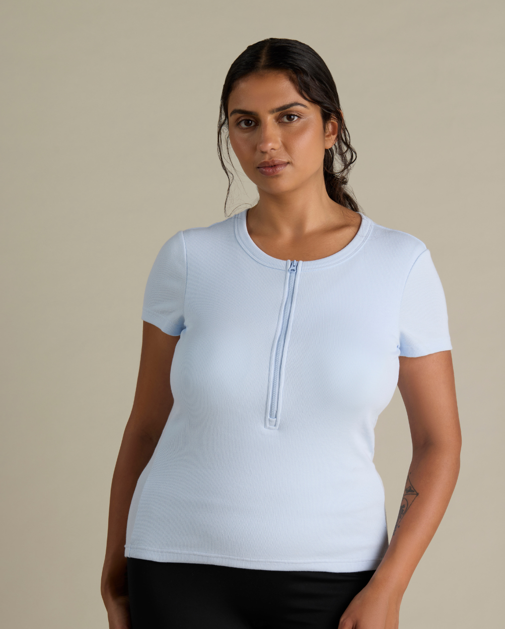 Mays wears size L. Normally wears AU size 14. Cup size 12F.