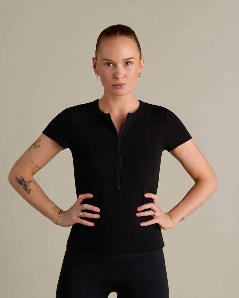 Jaimee wears size S. Normally wears AU size 6-8. Cup size 10B.