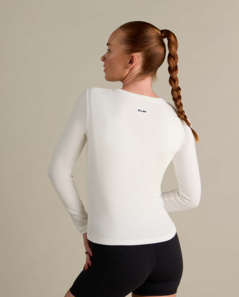 Jaimee wears size S. Normally wears AU size 6-8. Cup size 10B.