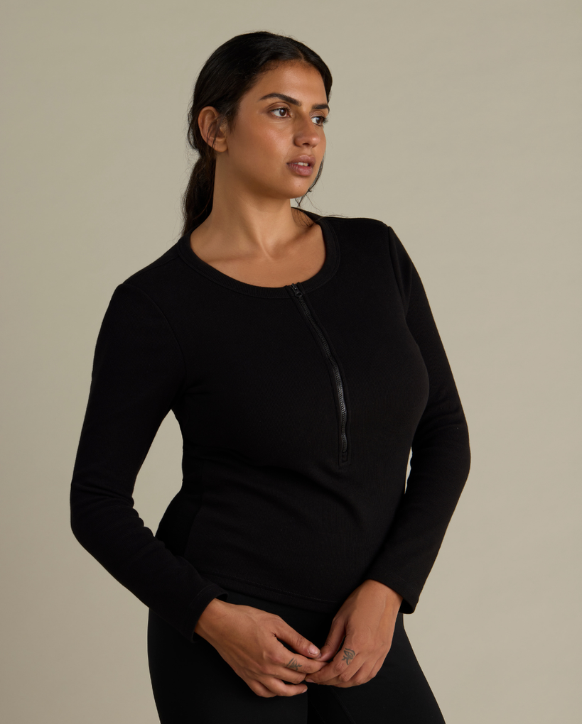 Mays wears size L. Normally wears AU size 14. Cup size 12F.