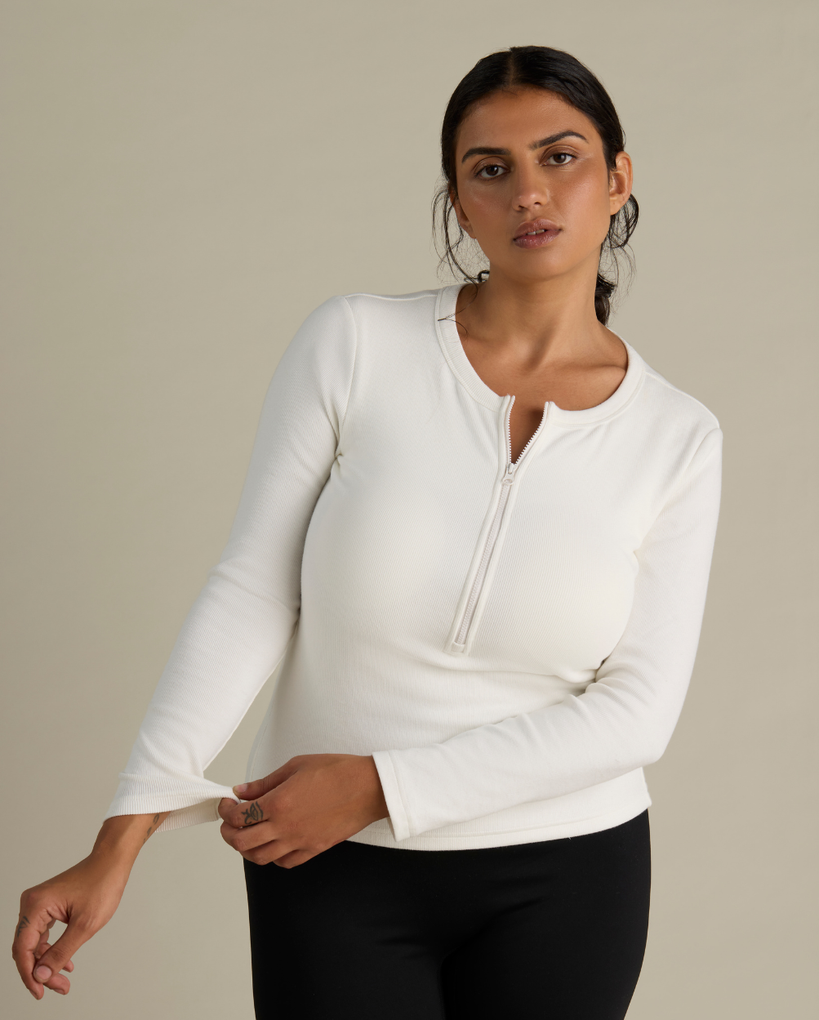 Mays wears size L. Normally wears AU size 14. Cup size 12F.