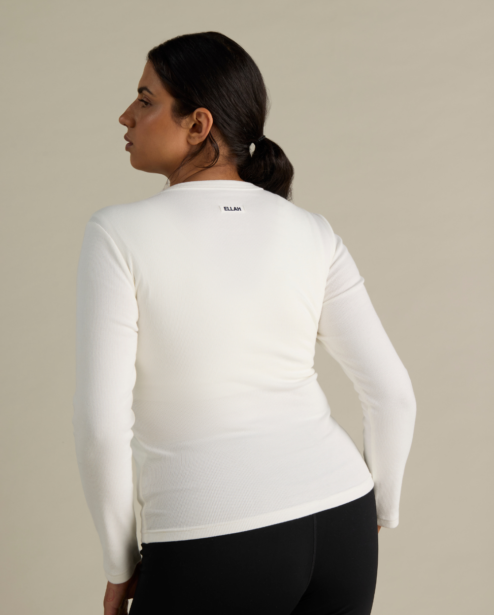 Mays wears size L. Normally wears AU size 14. Cup size 12F.