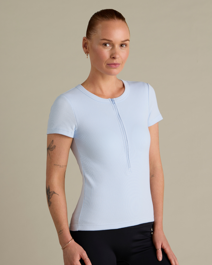 Jaimee wears size S. Normally wears AU size 6-8. Cup size 10B.