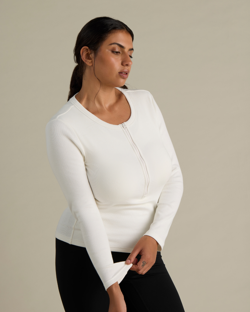Mays wears size L. Normally wears AU size 14. Cup size 12F.