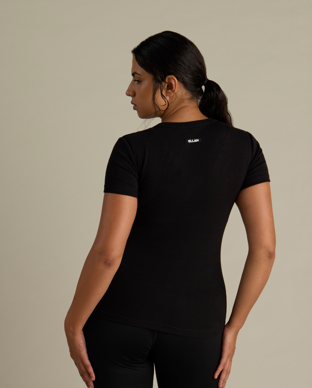 Mays wears size L. Normally wears AU size 14. Cup size 12F.