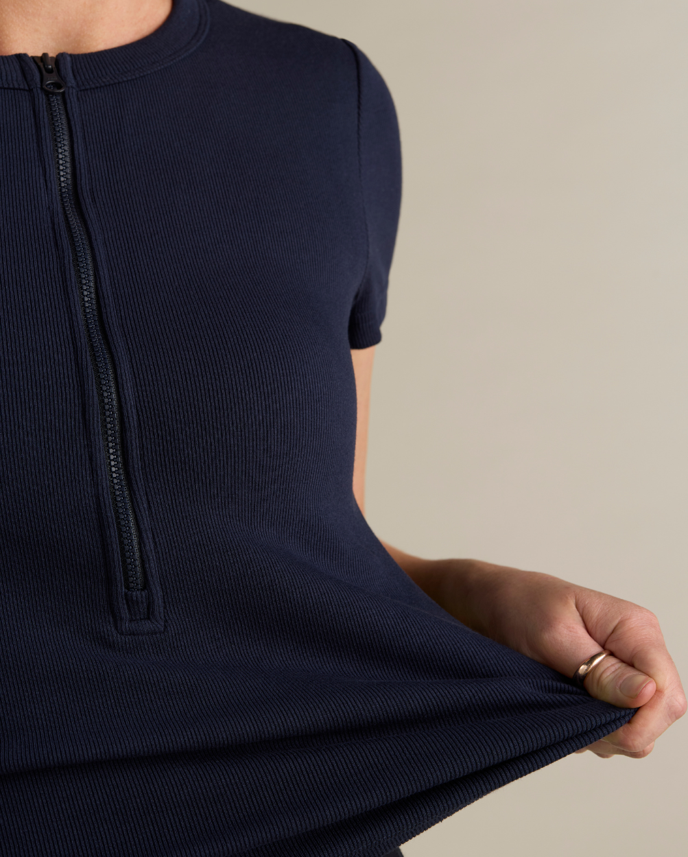 Jaimee wears size S. Normally wears AU size 6-8. Cup size 10B.